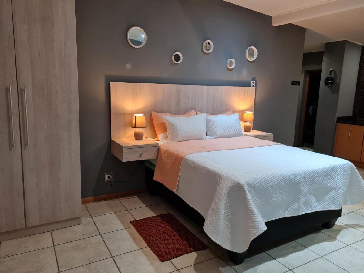 Mia Hills Guest House Хартбиспурт Экстерьер фото