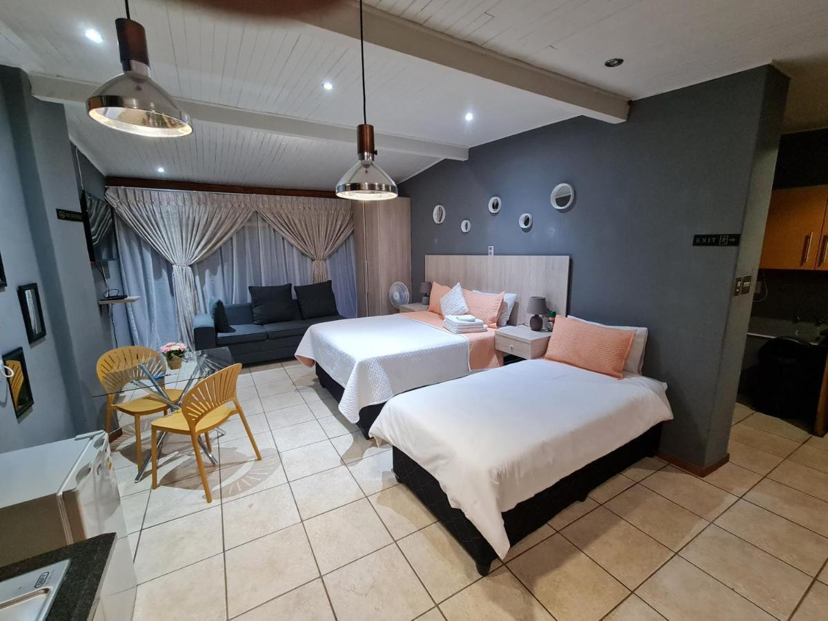 Mia Hills Guest House Хартбиспурт Экстерьер фото